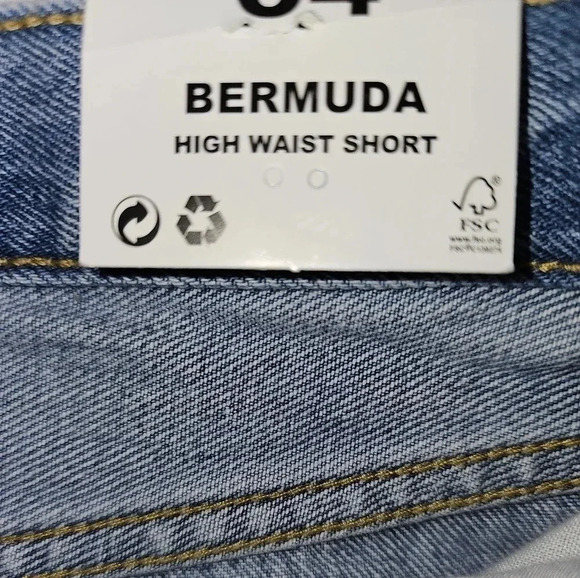 Ariadna Bermuda High waist shorts with frayed hem - Picture 10 of 11